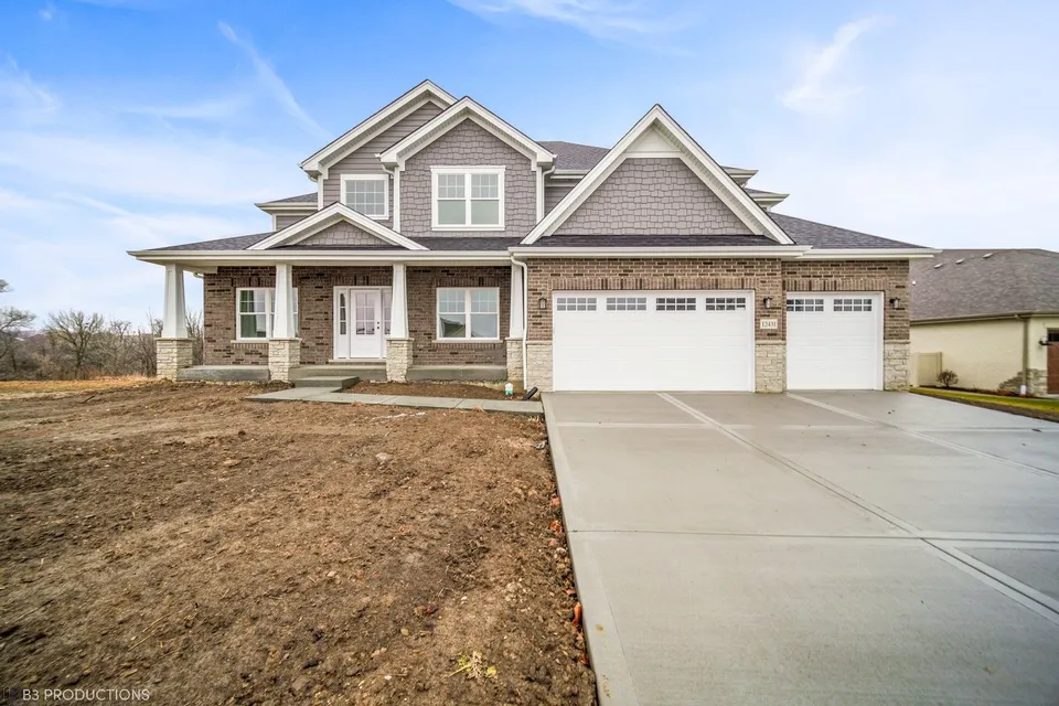 New construction home in Mokena, IL by Silverline Builders