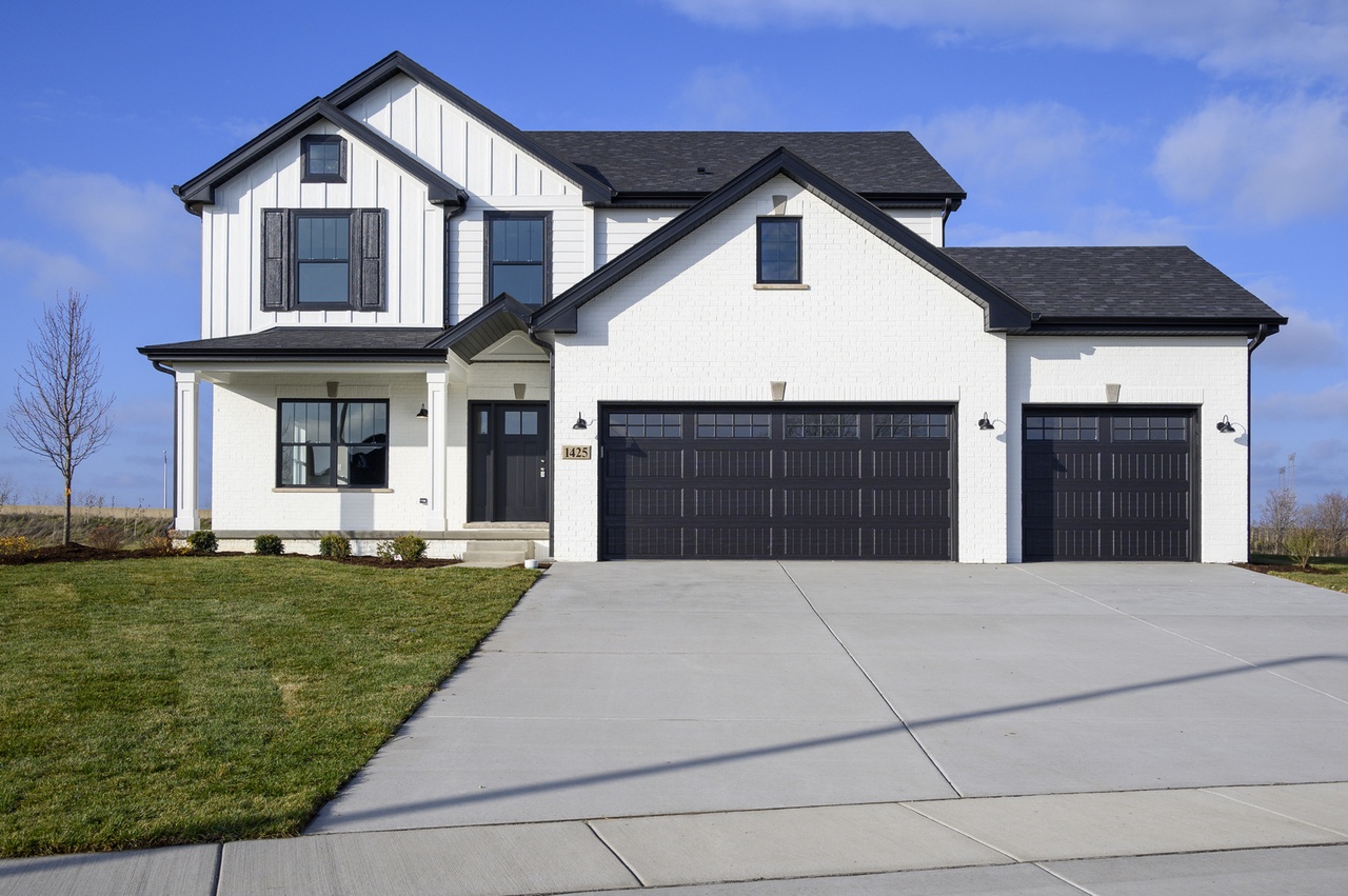 New construction home in New Lenox, IL by Silverline Builders
