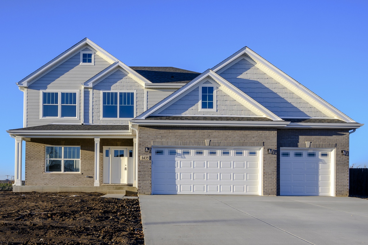 New construction home in New Lenox, IL by Silverline Builders