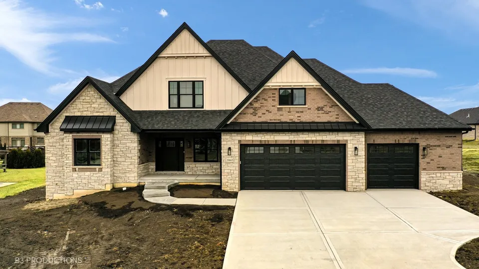 New construction home in Frankfort, IL by Silverline Builders