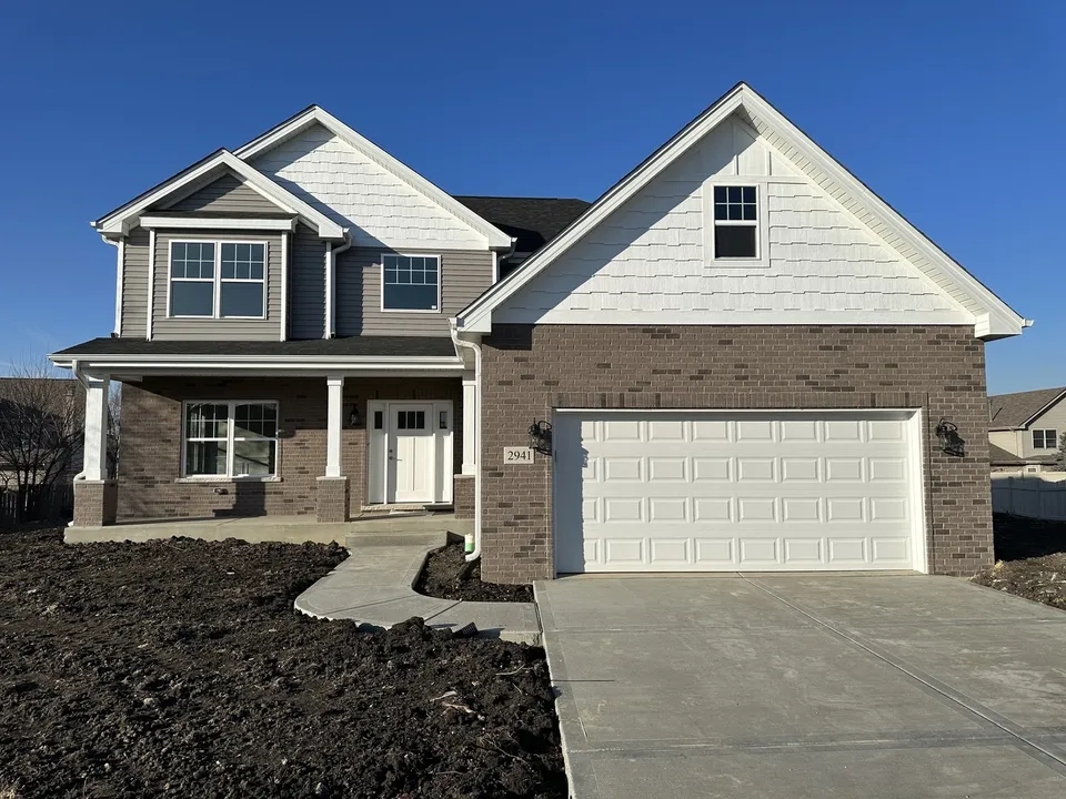 New construction home in New Lenox, IL by Silverline Builders